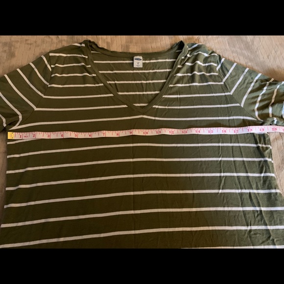 ✨3 for $25✨ Old Navy Luxe V-neck - Picture 3 of 8